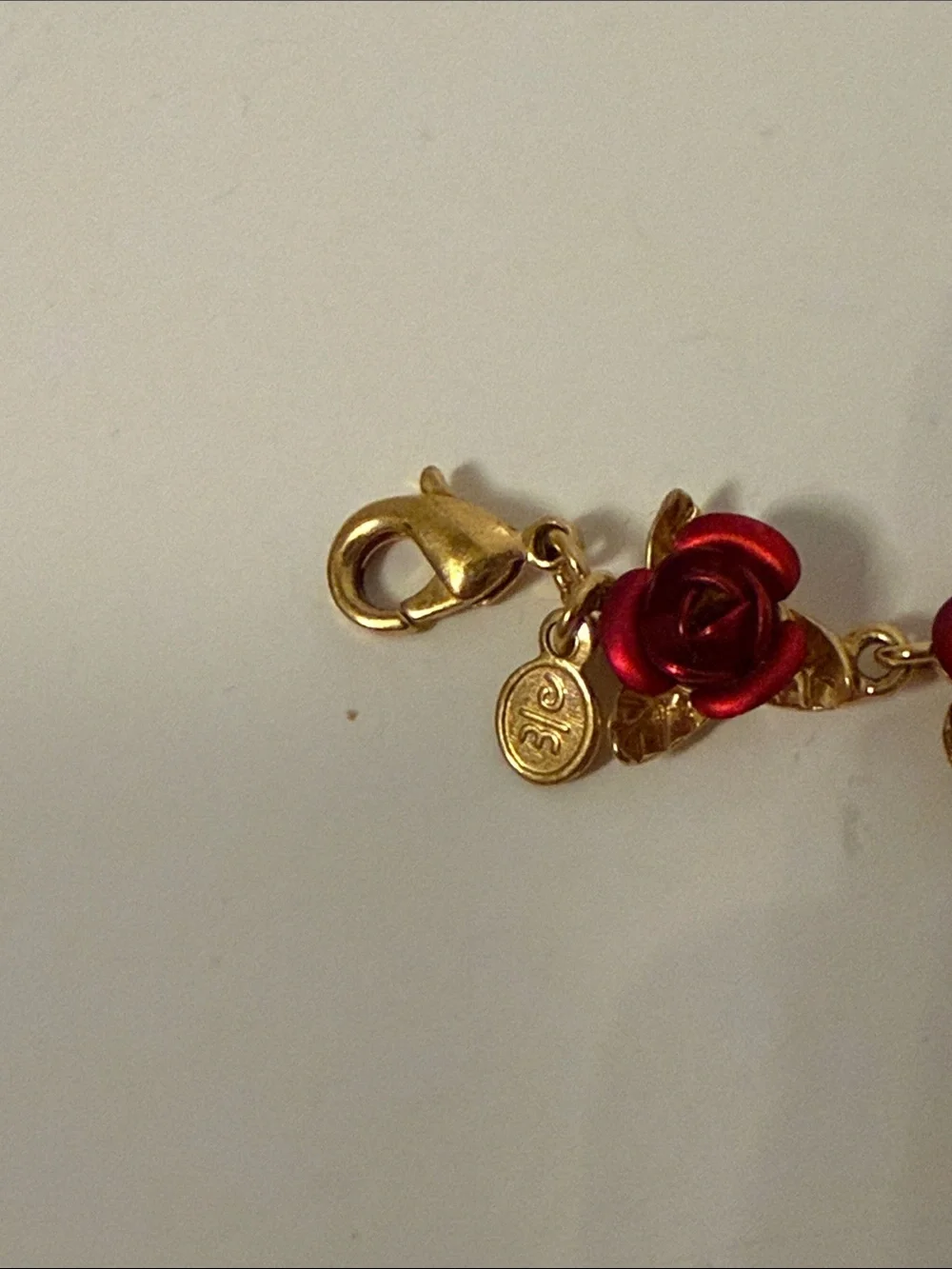 DANBURY MINT SIGNED VINTAGE BRACELET GOLD PLATE DOZEN RED ENAMEL ROSES 7.5”